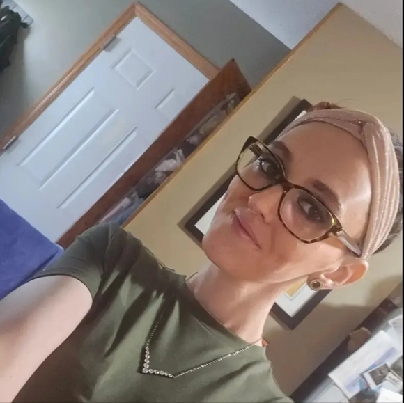 Meet your Posher, Molly - Picture 3 of 4